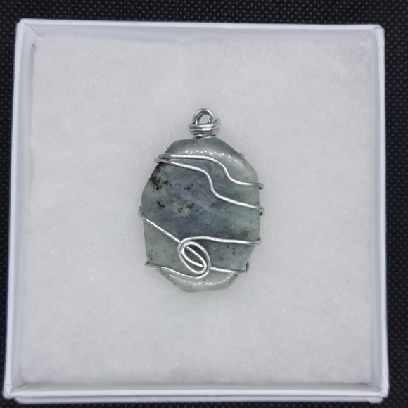 Wire wrapped labradorite necklace pendants. - Picture 3 of 5